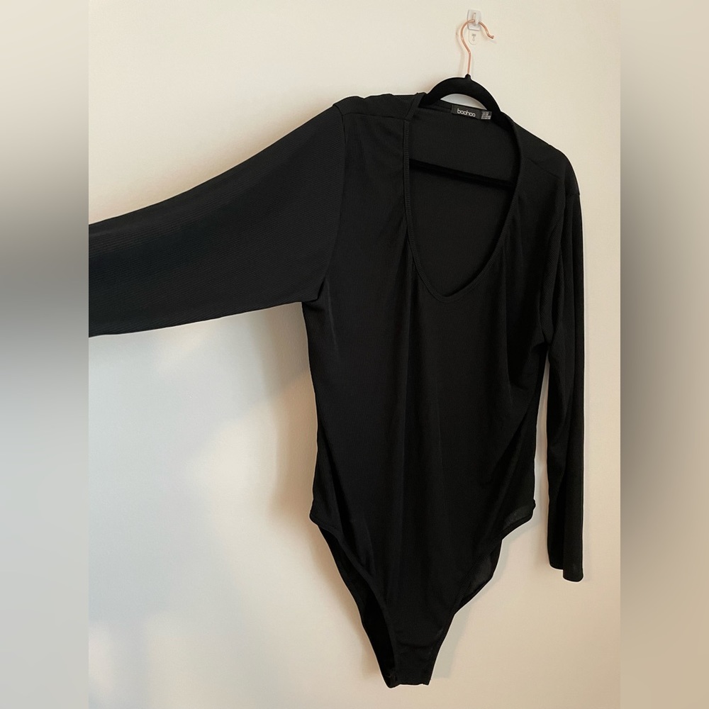 Ribbed scoop neck black bodysuit with snap closure size 20